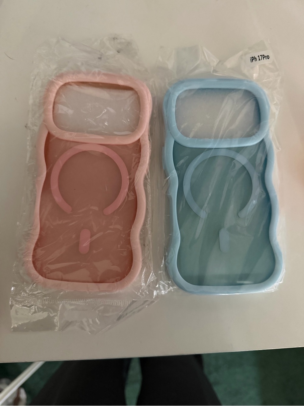 Set of 2 IPHONE 17 PRO wavy cases